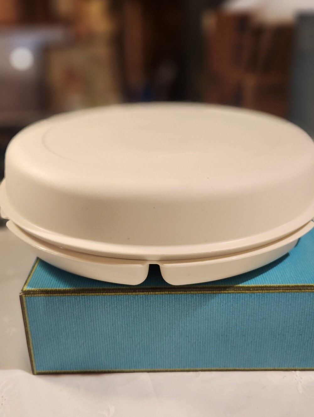 Vintage TUPPERWARE Divided Veggie Fruit & Dip Serving Tray 1665-2  & Lid 1666-4